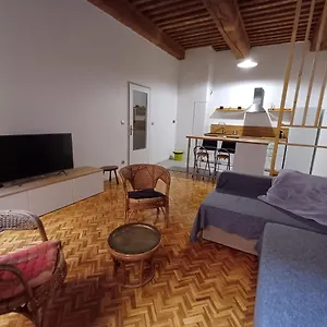 https://old-town-vieux-lyon-50-m2-flat.hotels-rhonealpes.com