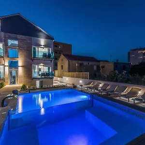 https://luxury-apartments-villa-morea.hotelinzadar.com
